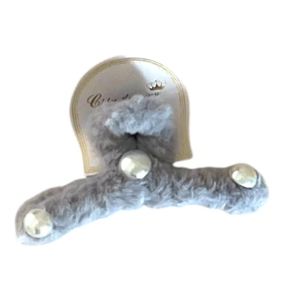 FUZZY PEARL HAIR CLAW CLIP